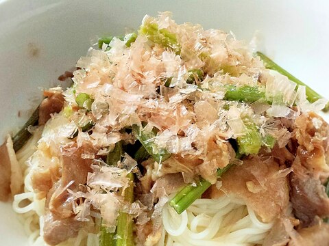 豚肉とニンニクの芽の炒めとそうめん